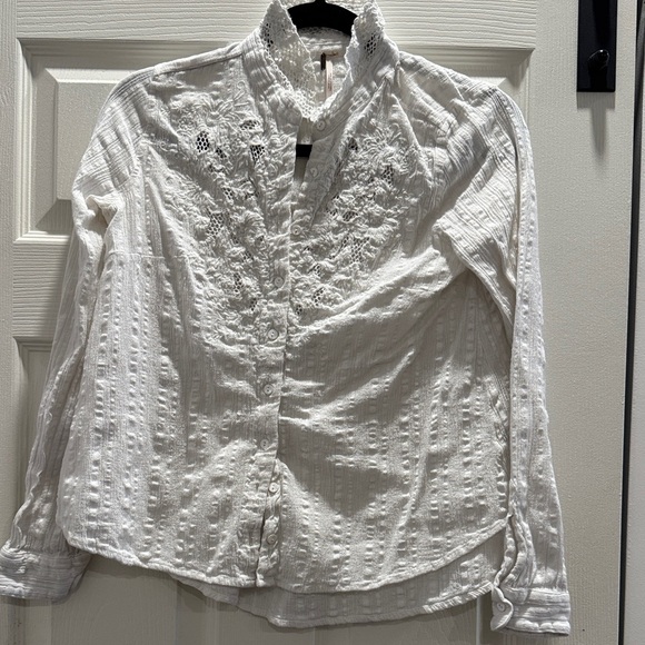 Free People Tops - Free People White Textured Button Down Shirt size xs GUC